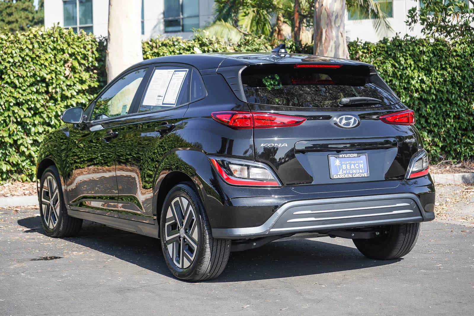 Used 2022 Hyundai Kona SEL w/ Convenience Package FWD image 4