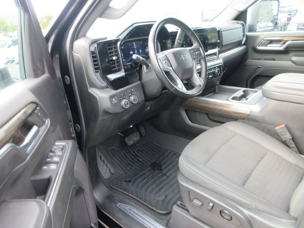 Certified 2024 Chevrolet Silverado 2500 LT w/ Midnight Edition AWD/4WD image 16