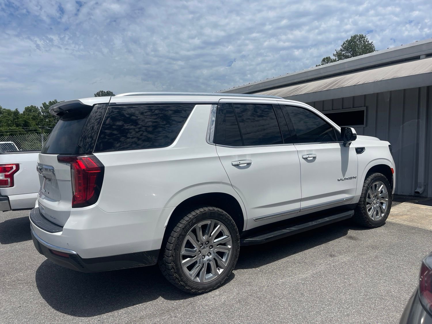 Used 2021 GMC Yukon SLT w/ SLT Premium Package AWD/4WD image 8