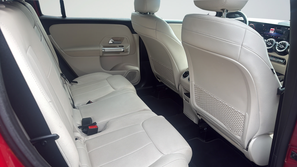 Used 2021 Mercedes-Benz GLB 250 w/ Premium Package image 20