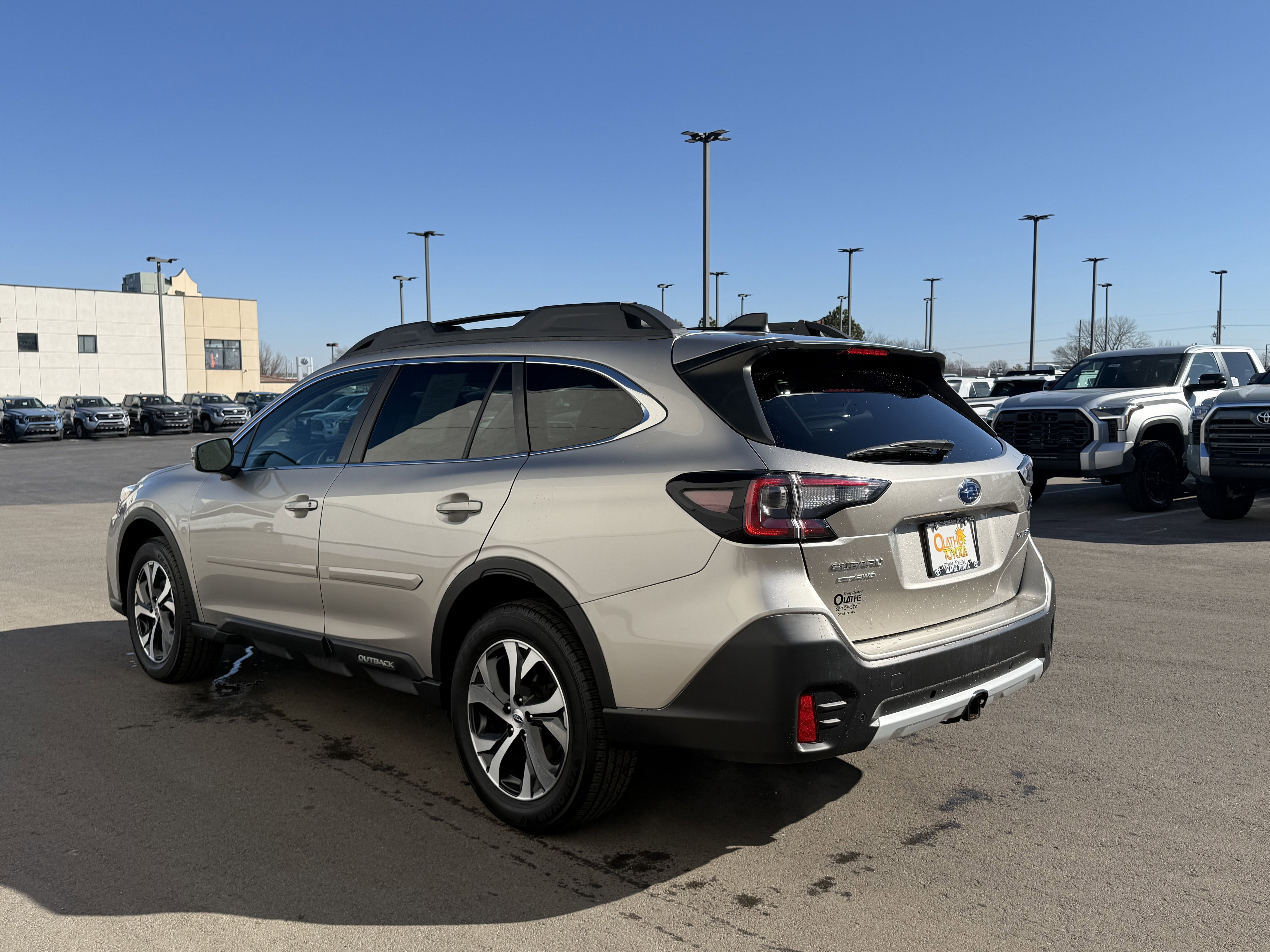 Used 2020 Subaru Outback Limited image 4
