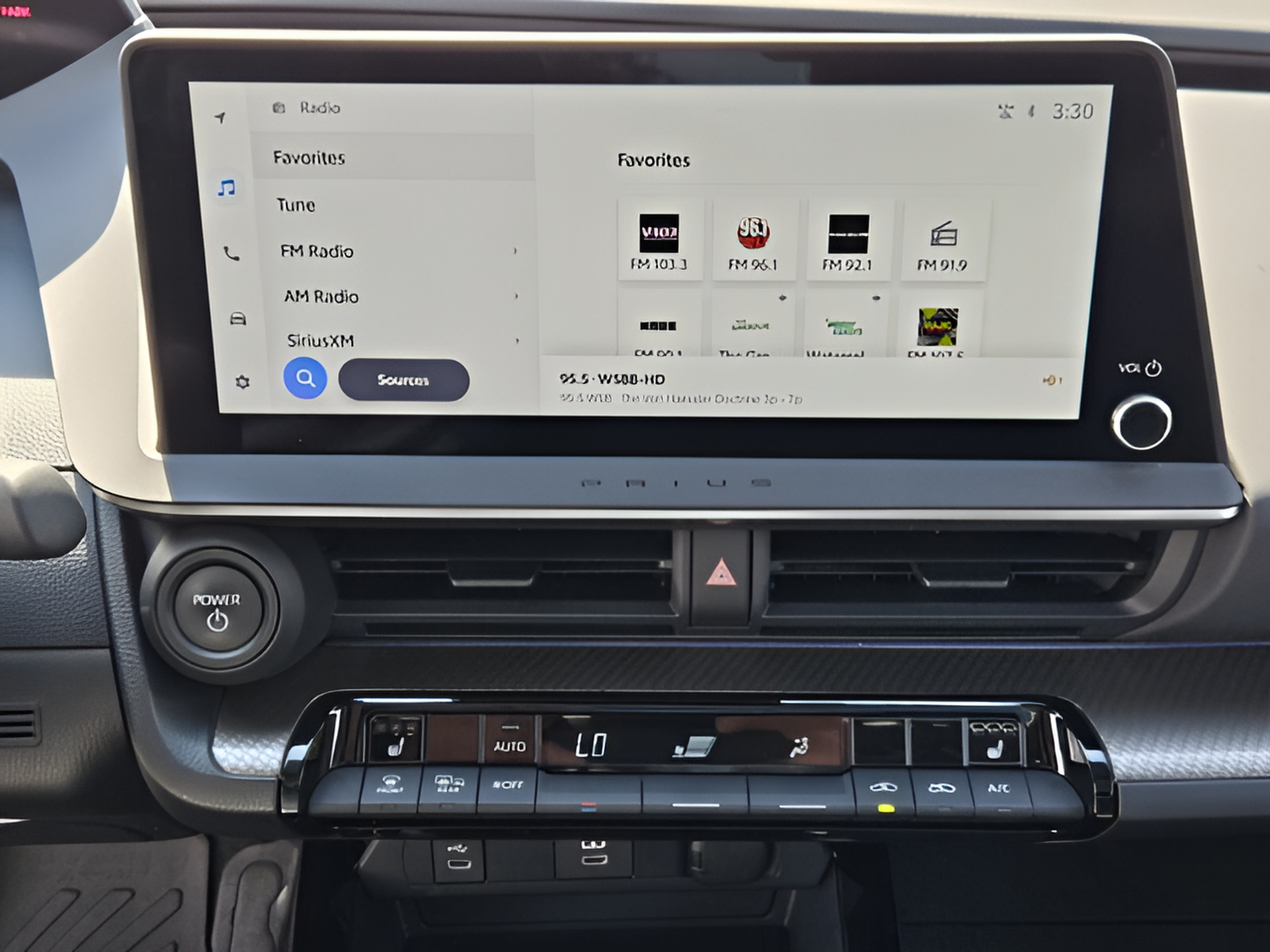 Used 2024 Toyota Prius XLE FWD image 18