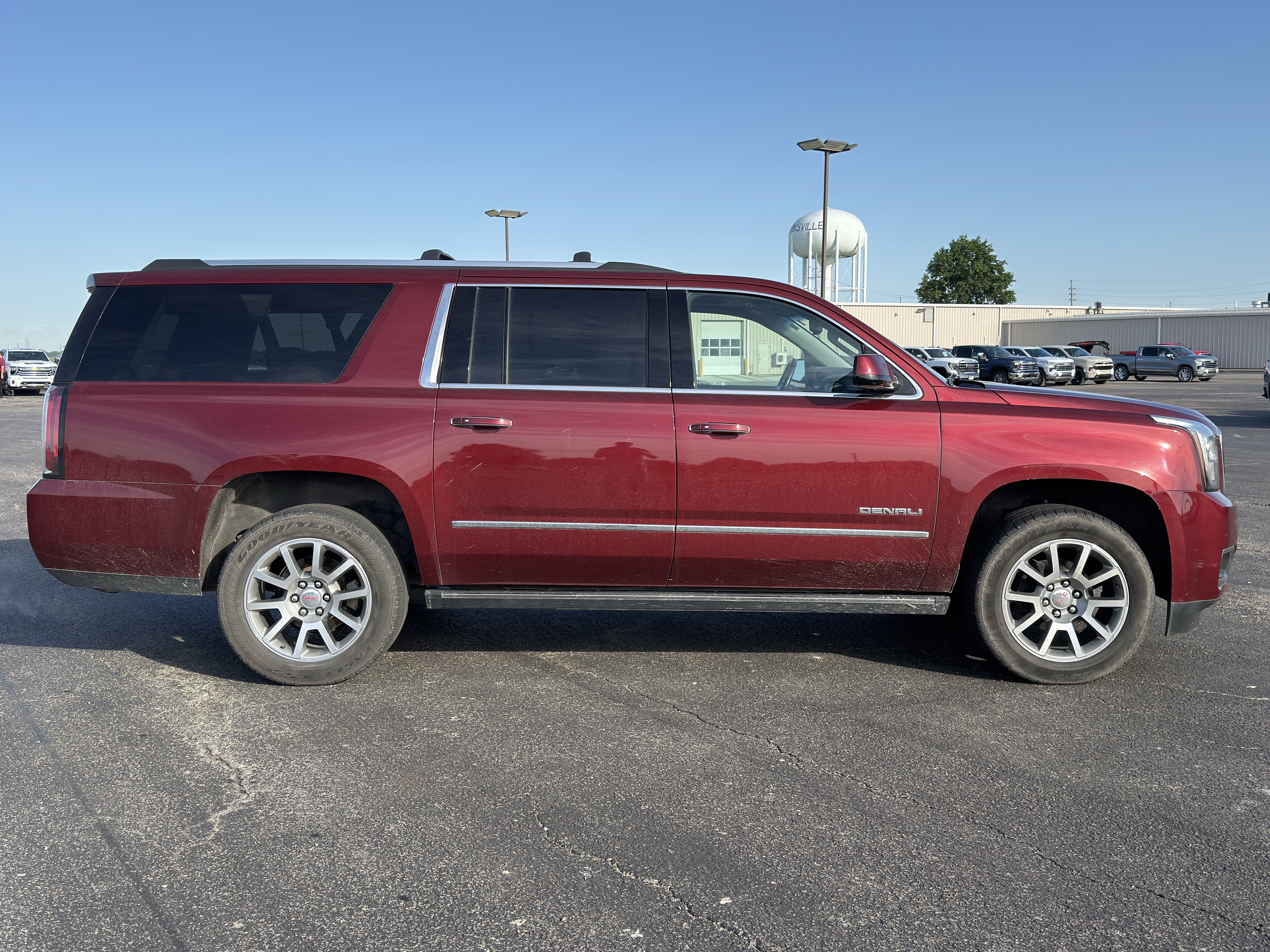 Used 2019 GMC Yukon XL Denali w/ Open Road Package AWD/4WD image 2