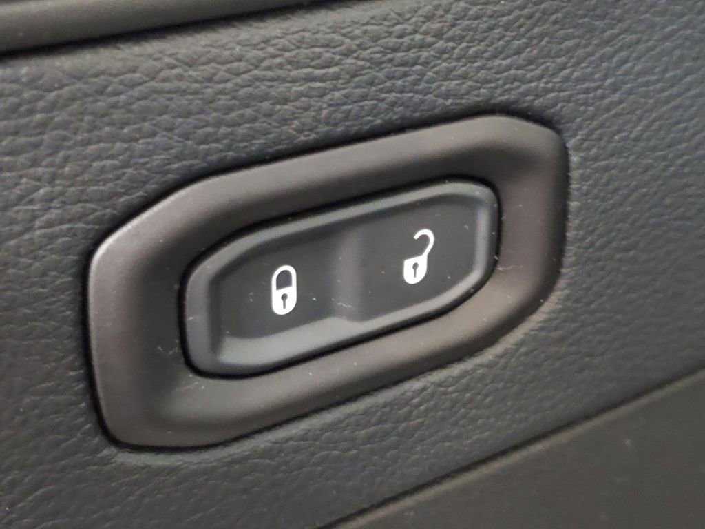 Used 2019 Jeep Wrangler Unlimited Sahara w/ Quick Order Package 24M Moab image 25