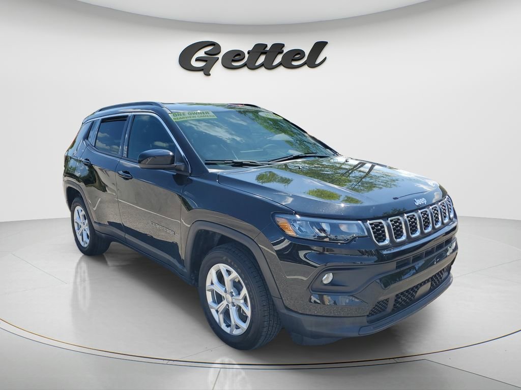 Used 2024 Jeep Compass Latitude image 2