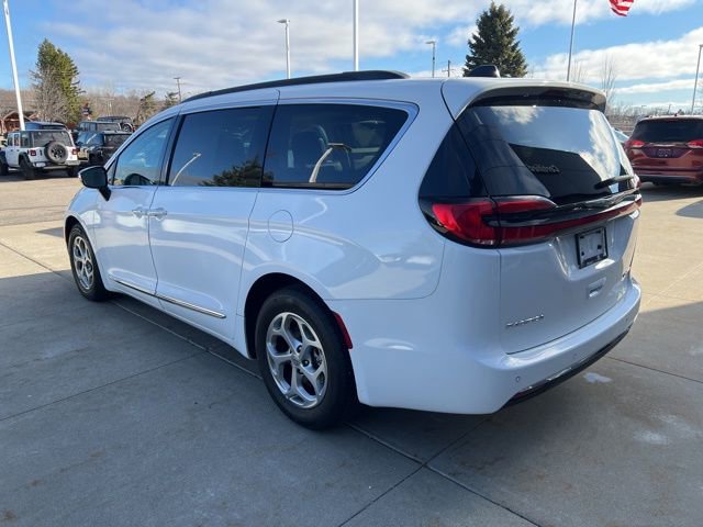 Certified 2023 Chrysler Pacifica Limited image 4