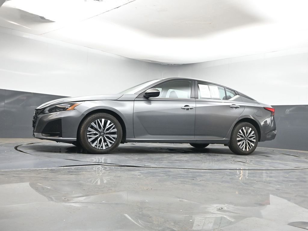 Used 2024 Nissan Altima 2.5 SV image 25