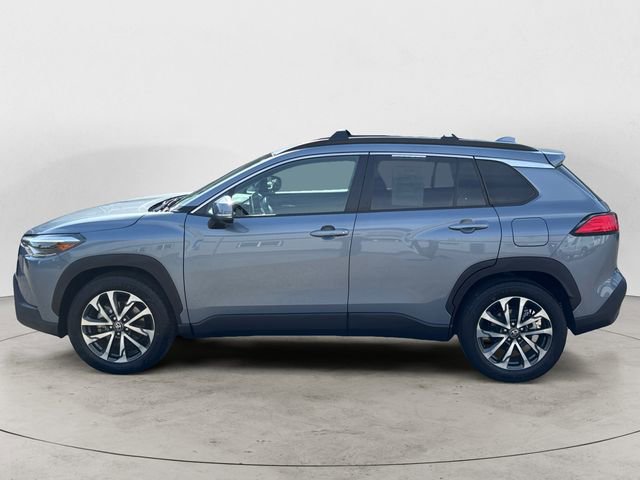 Used 2022 Toyota Corolla Cross XLE w/ Convenience Package AWD/4WD image 2