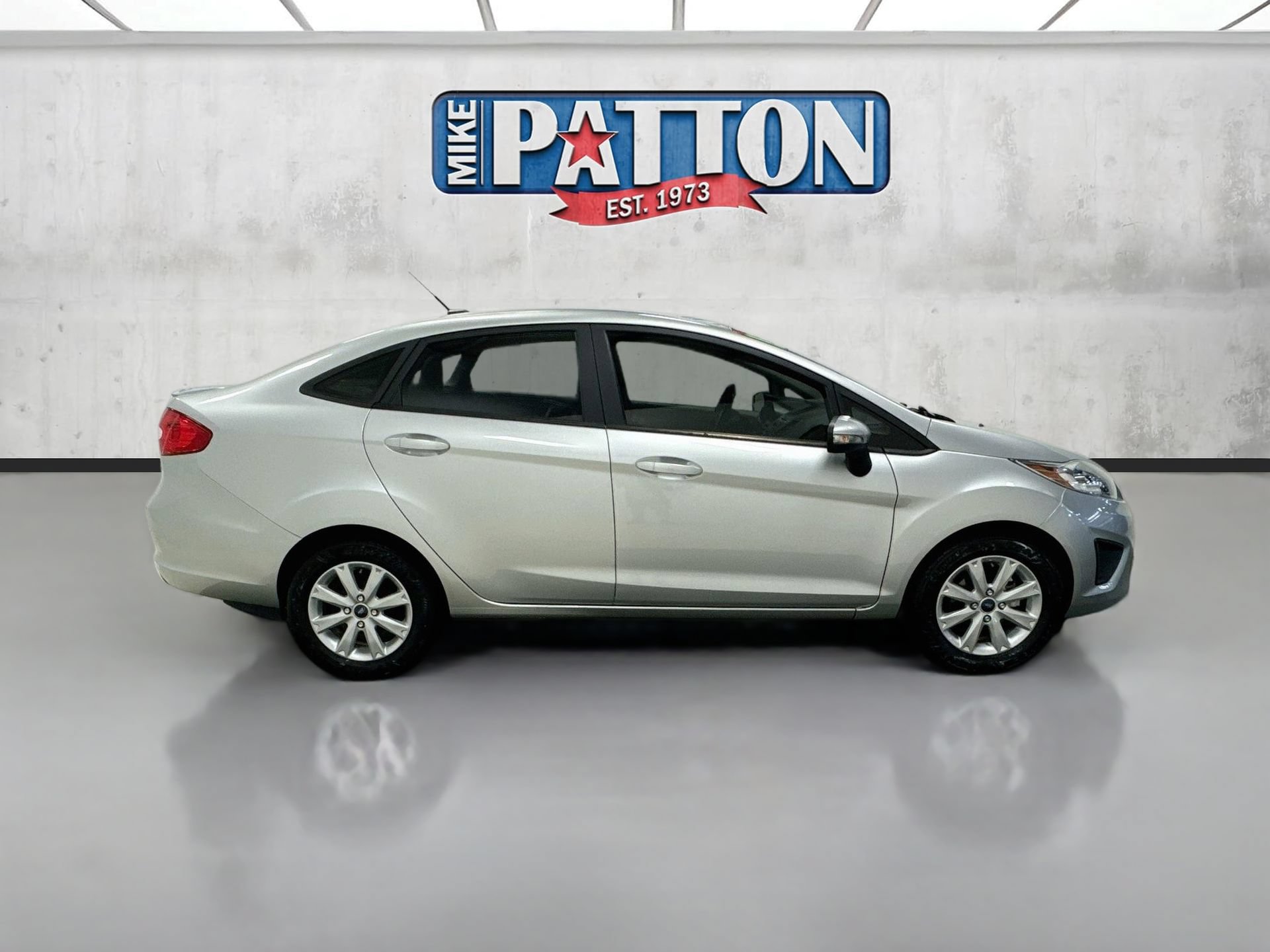 Used 2013 Ford Fiesta SE FWD image 8