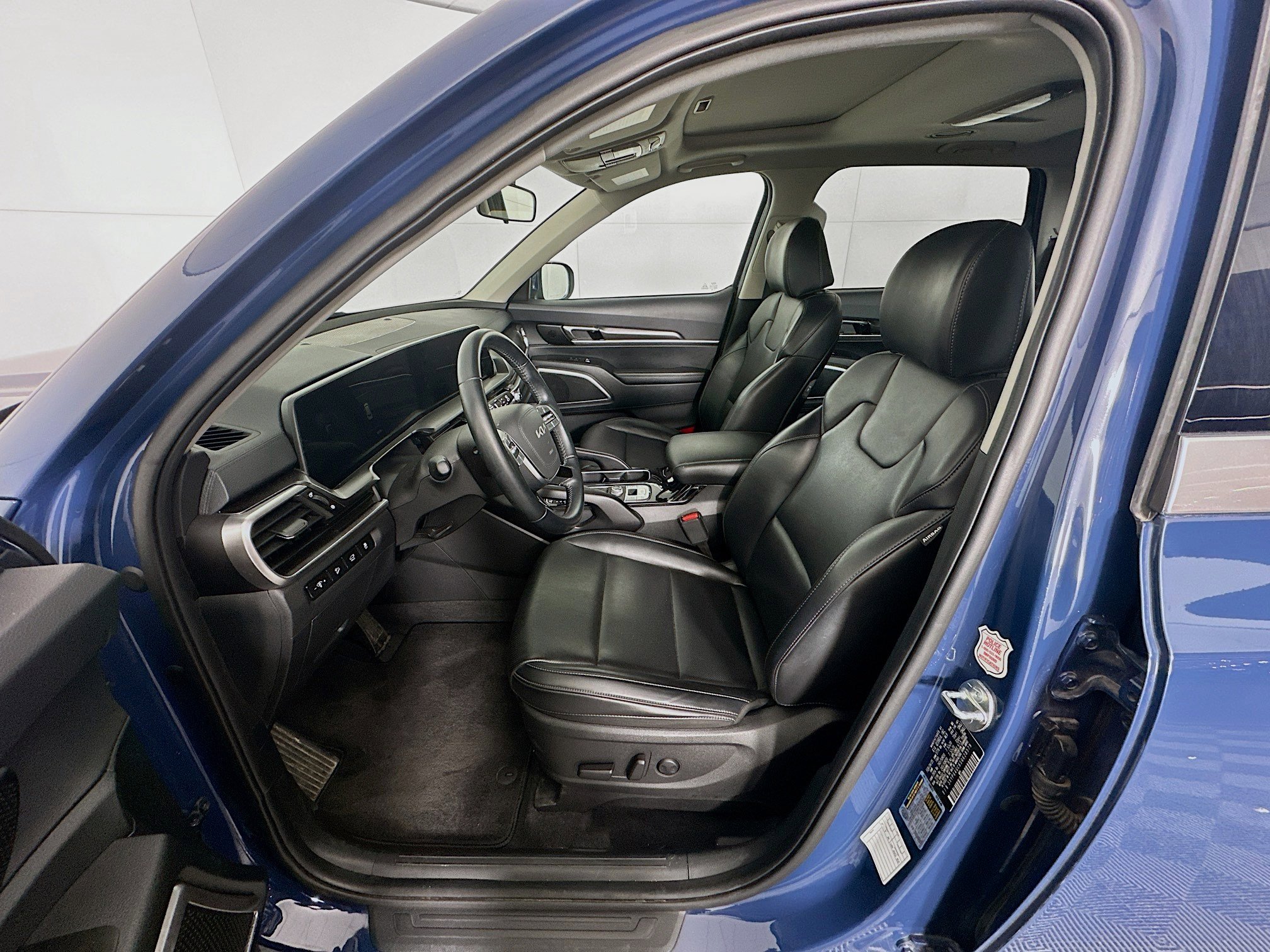 Used 2025 Kia Telluride S FWD image 13
