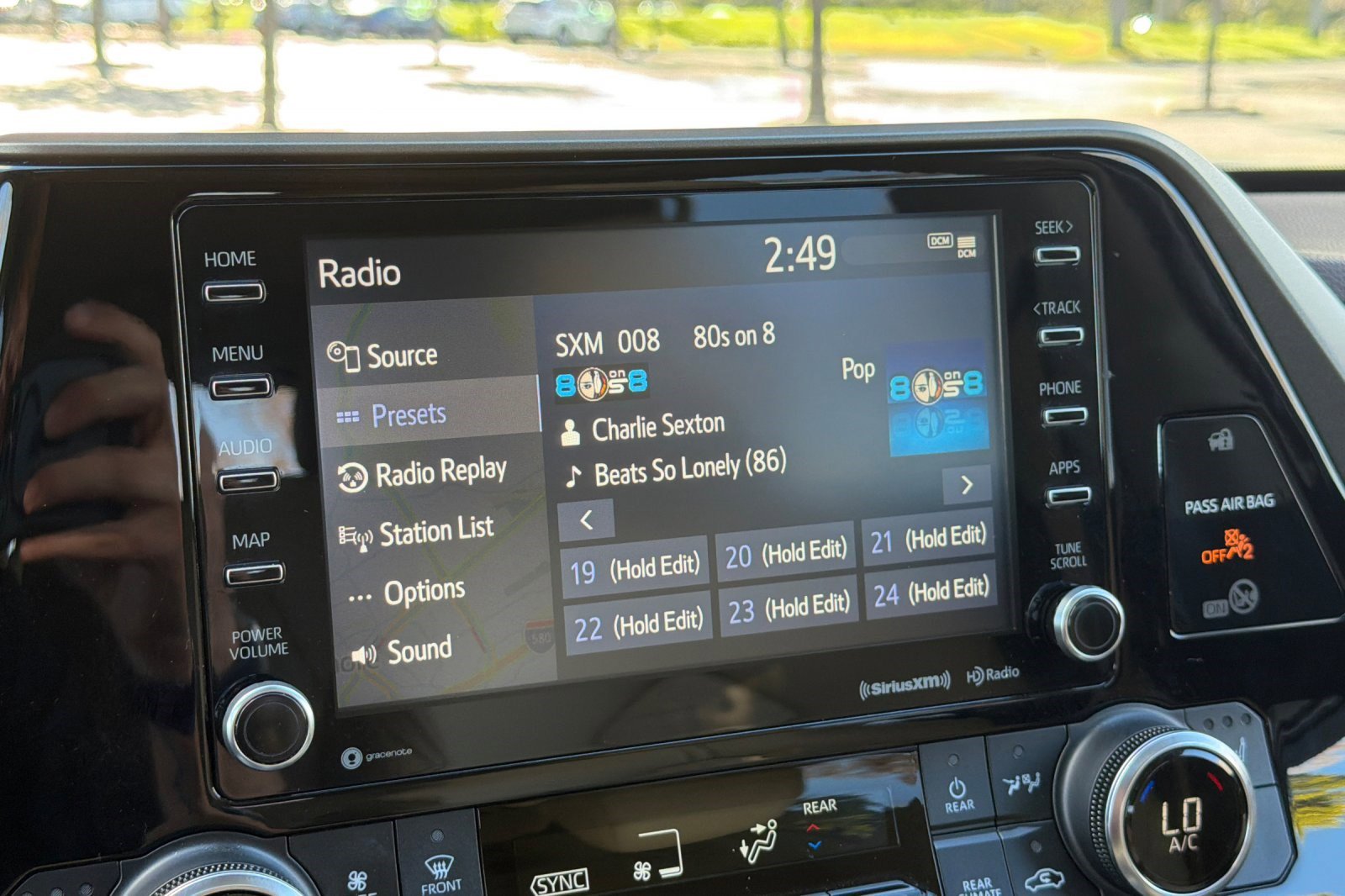 Used 2022 Toyota Highlander XLE image 24