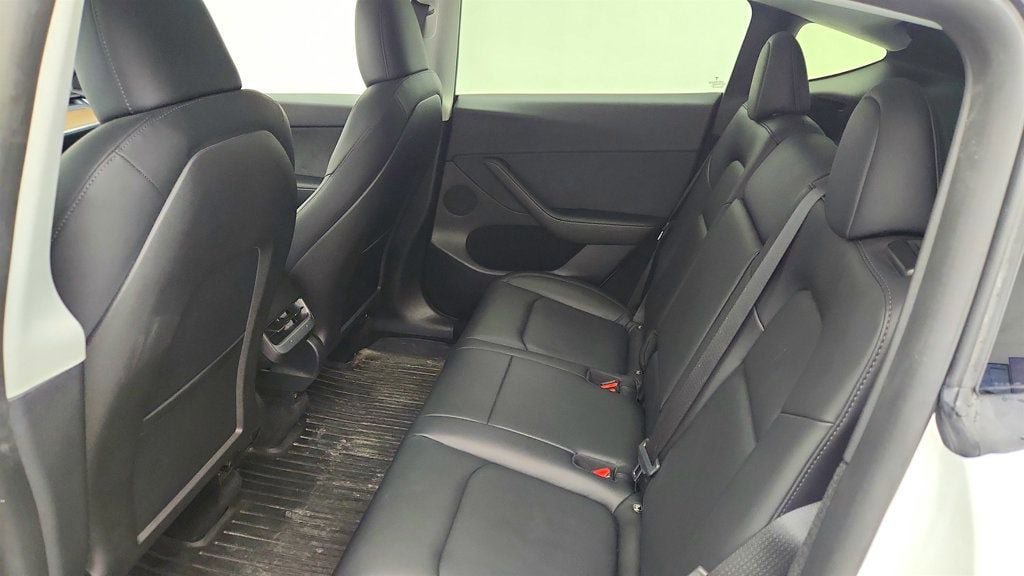 Used 2022 Tesla Model Y Long Range image 22