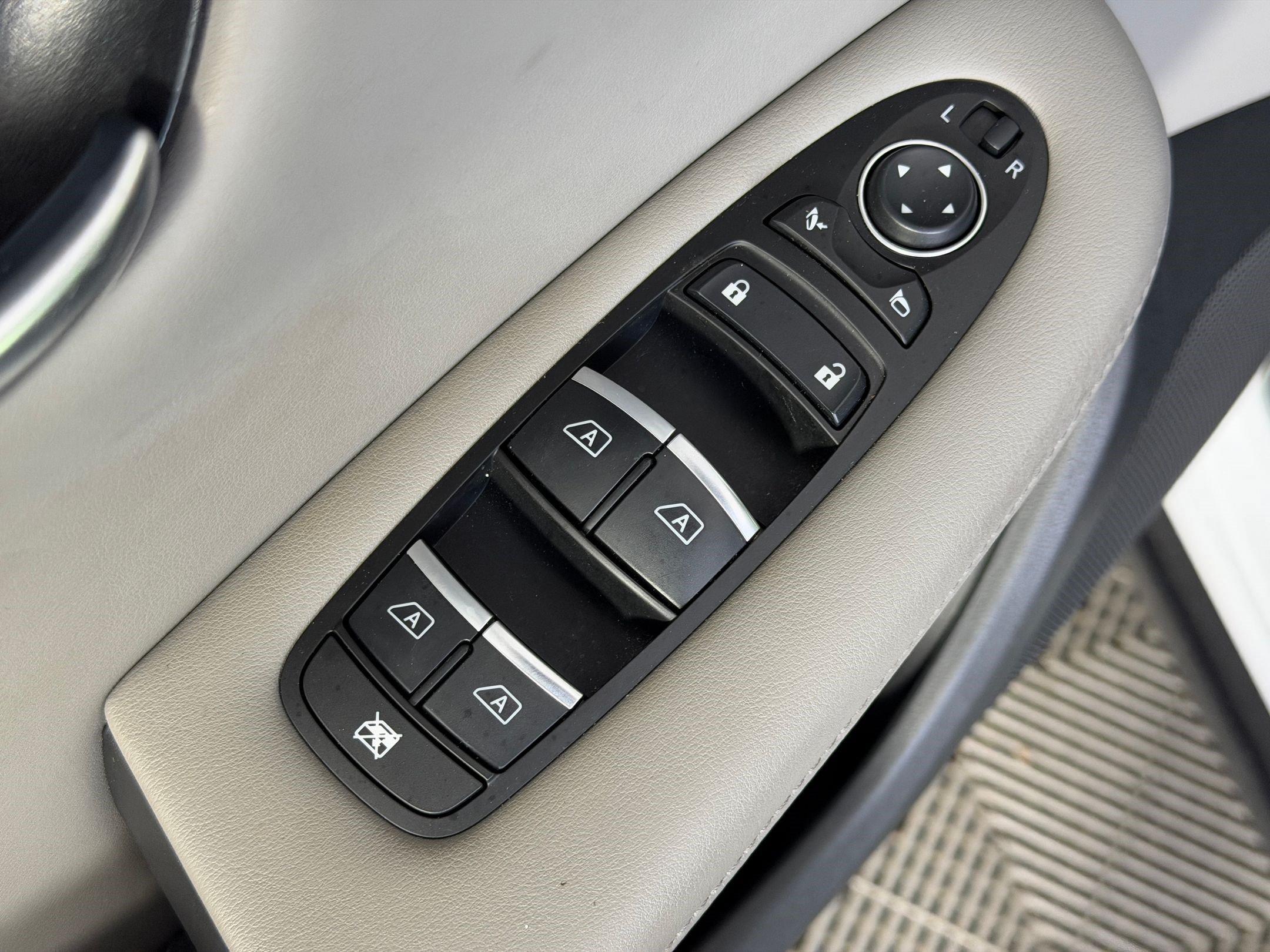 Used 2023 INFINITI QX50 Luxe FWD image 12