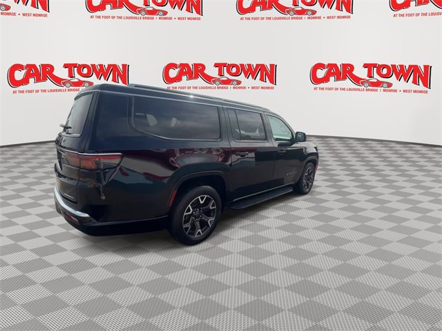 Used 2023 Jeep Wagoneer L Series III w/ Preferred Equipment Group image 8