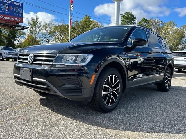 Used 2021 Volkswagen Tiguan SE w/ Panoramic Sunroof Package image 7