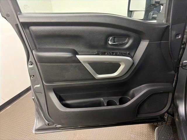 Used 2019 Nissan Titan SV w/ SV Convenience Package image 13