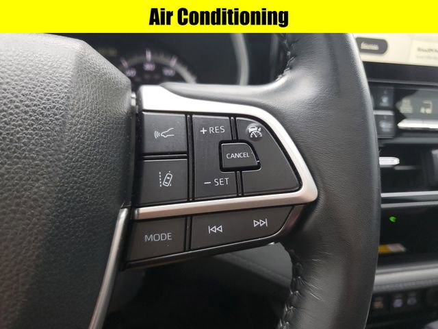 Used 2023 Toyota Highlander L image 10