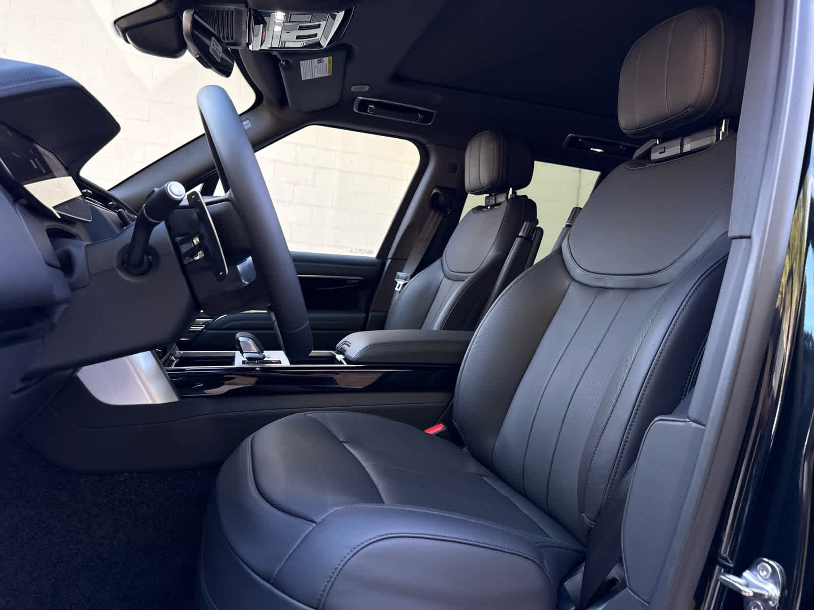 New 2025 Land Rover Range Rover SE image 13
