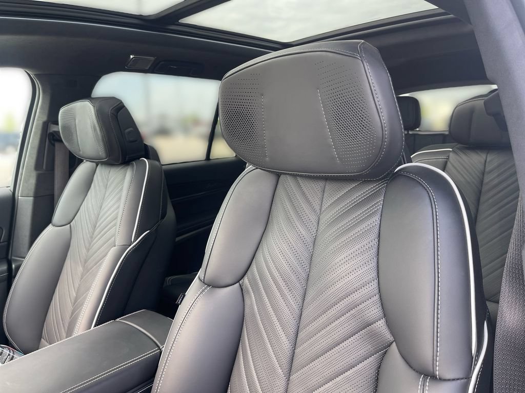 Certified 2026 Cadillac Vistiq Luxury w/ LPO, Floor Liner Package AWD/4WD image 18