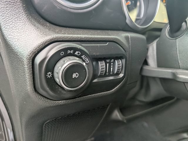Used 2021 Jeep Wrangler Unlimited Sahara AWD/4WD image 14