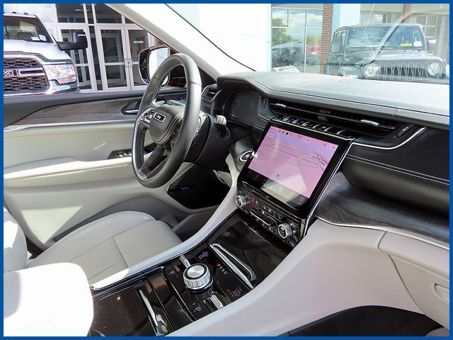 Used 2022 Jeep Grand Cherokee Overland w/ Luxury Tech Group IV image 8