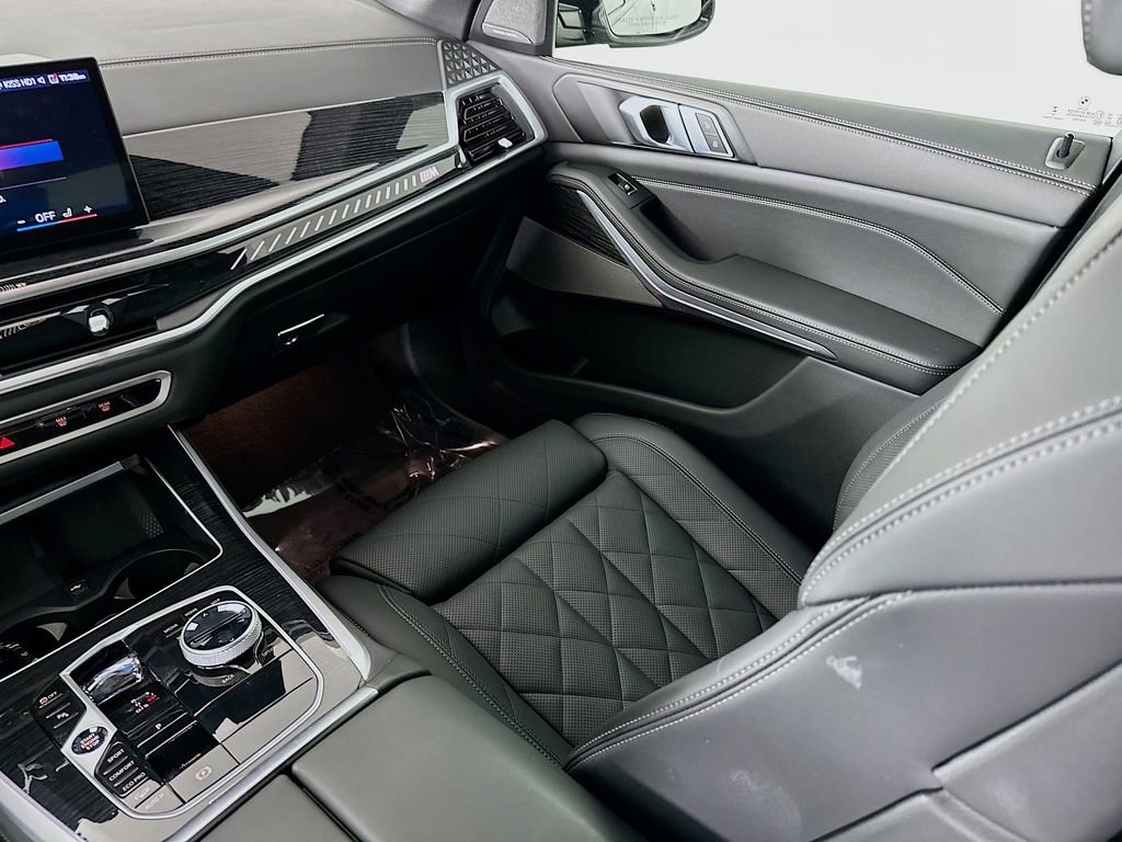 Used 2025 BMW X5 M60i image 30