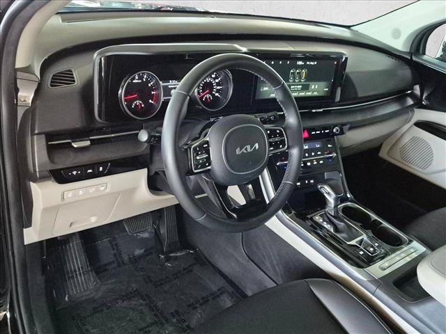 Used 2022 Kia Carnival EX FWD image 10