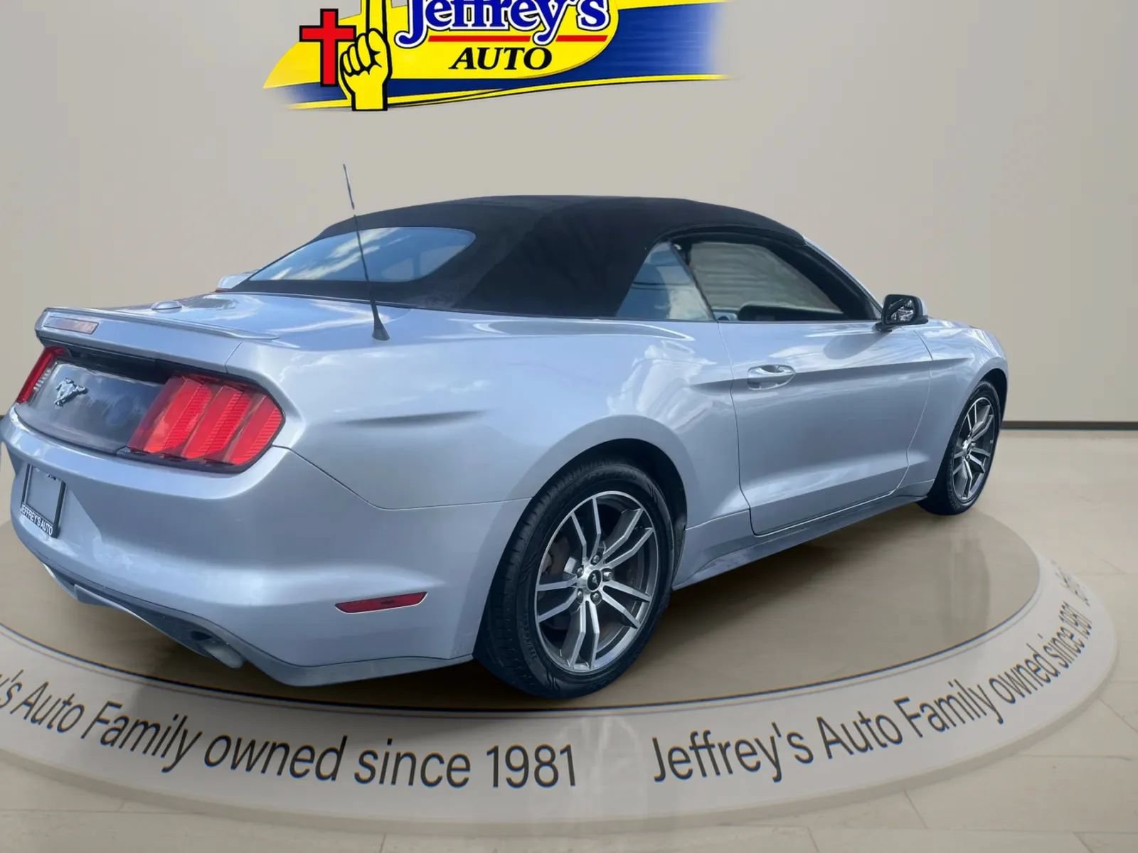 Used 2016 Ford Mustang Premium RWD image 6