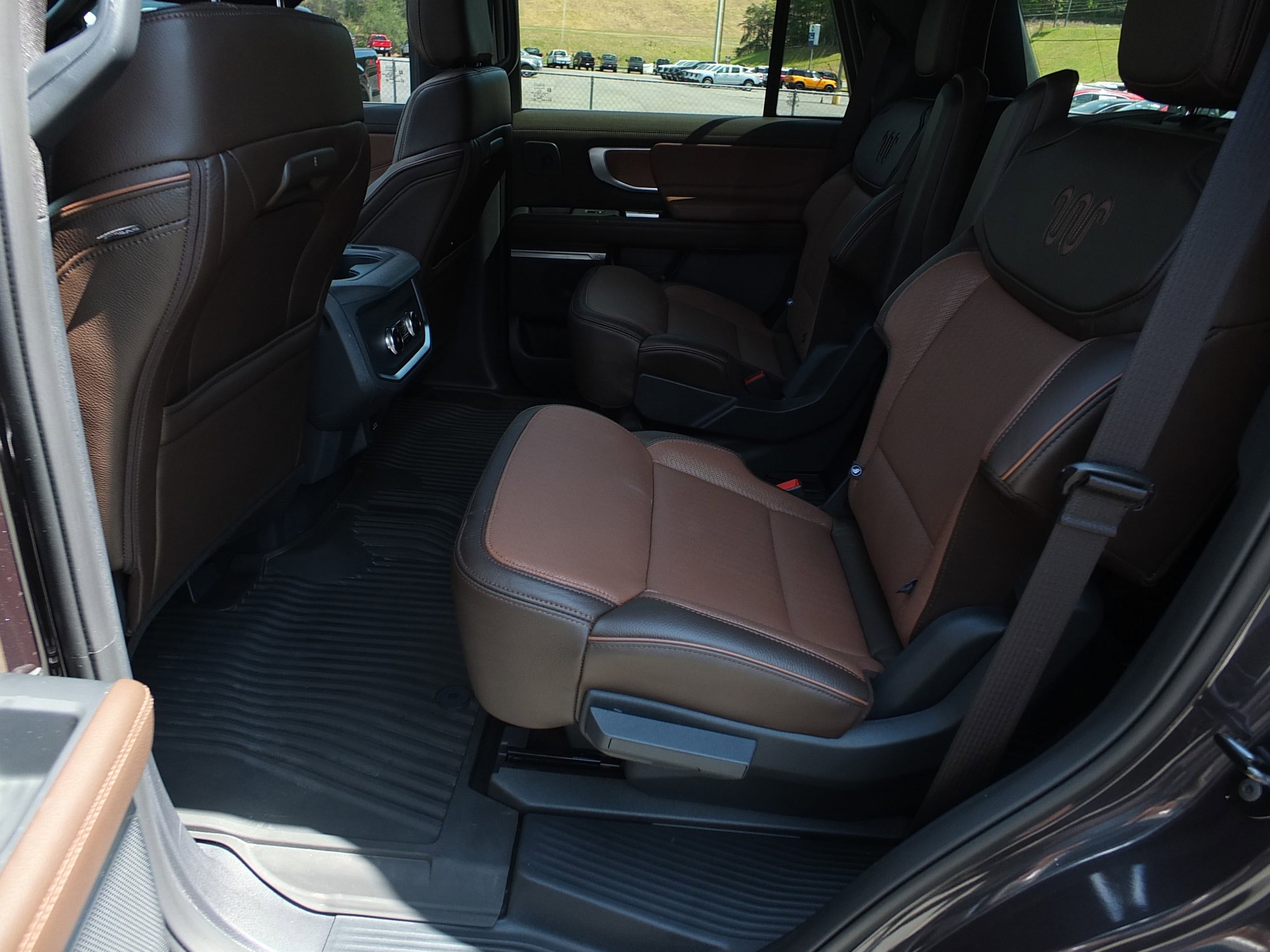 Used 2025 Ford Expedition King Ranch image 14