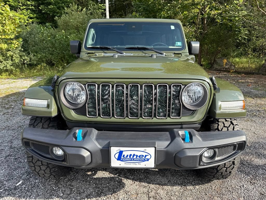 Used 2024 Jeep Wrangler Unlimited w/ Convenience Group AWD/4WD image 2
