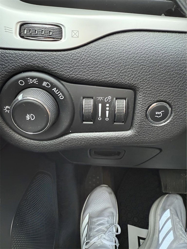 Used 2018 Jeep Cherokee Trailhawk w/ Comfort/Convenience Group image 30