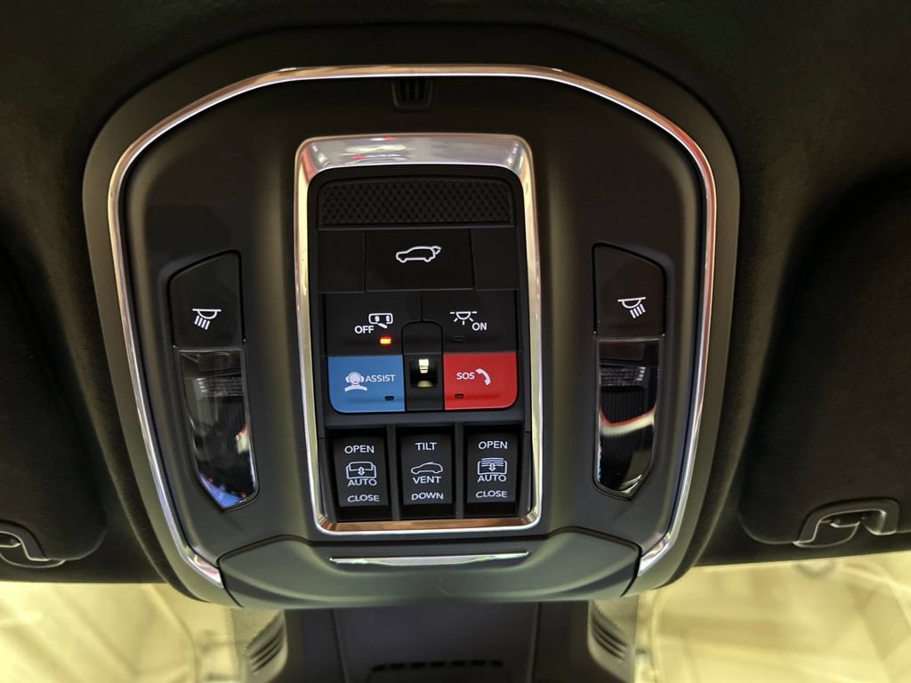 Used 2024 Jeep Wagoneer Launch Edition AWD/4WD image 25