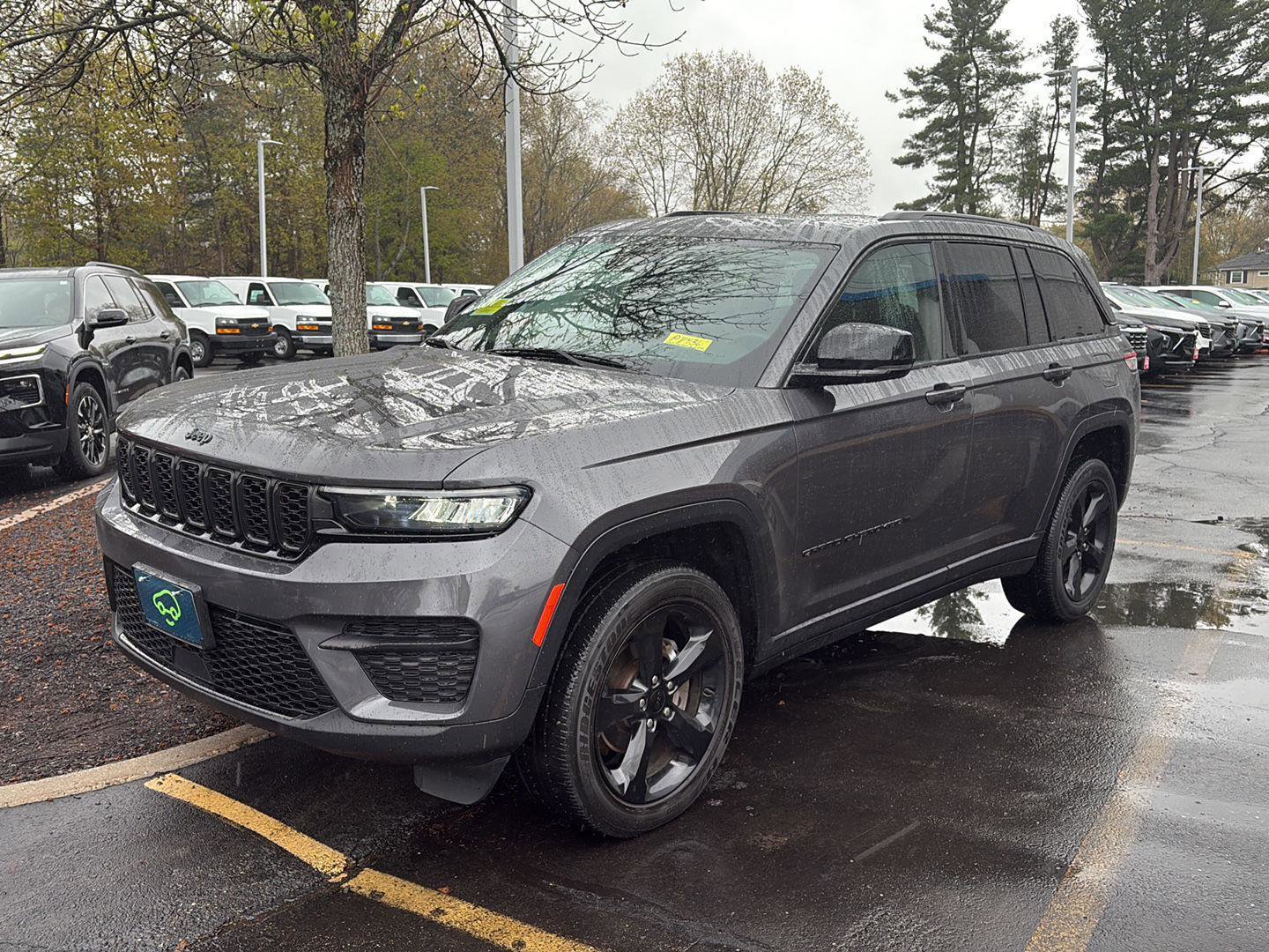 Used 2023 Jeep Grand Cherokee Altitude AWD/4WD image 3
