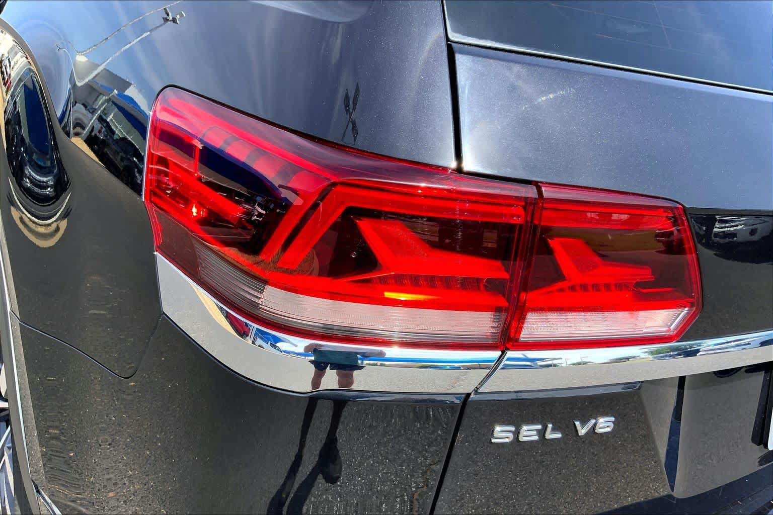 Used 2021 Volkswagen Atlas SEL Premium AWD/4WD image 29
