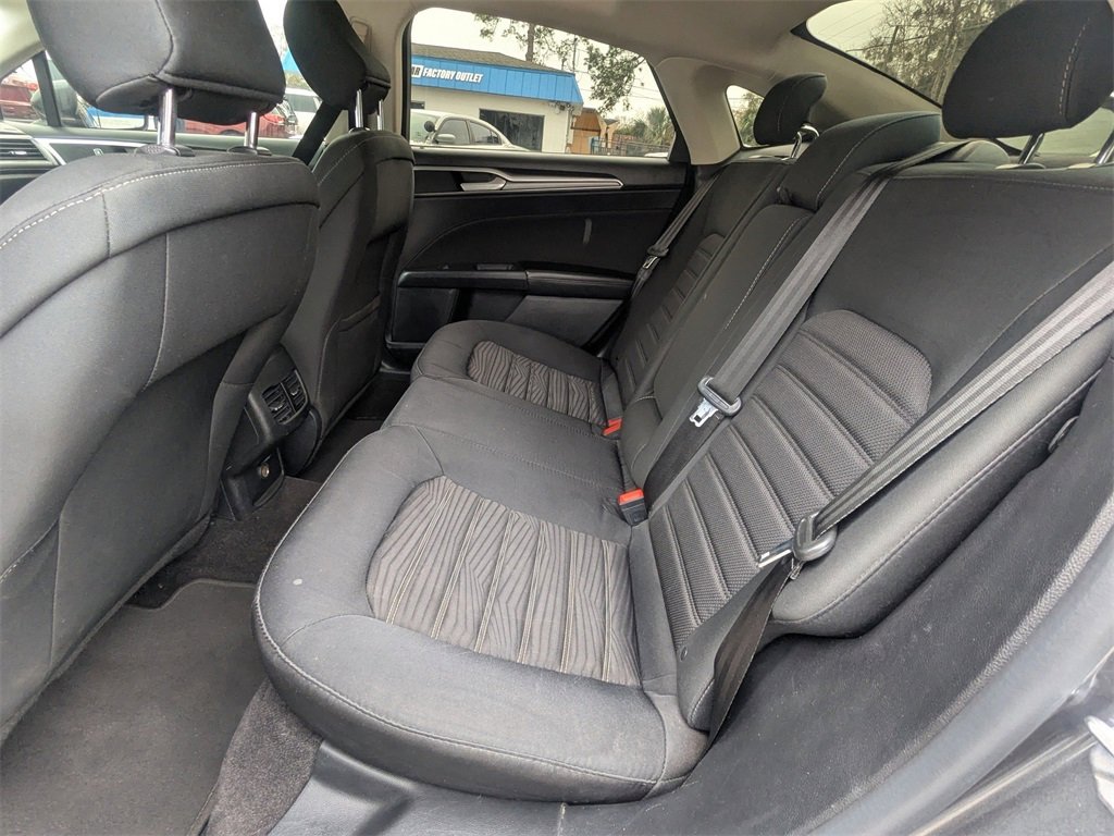 Used 2020 Ford Fusion SE image 13