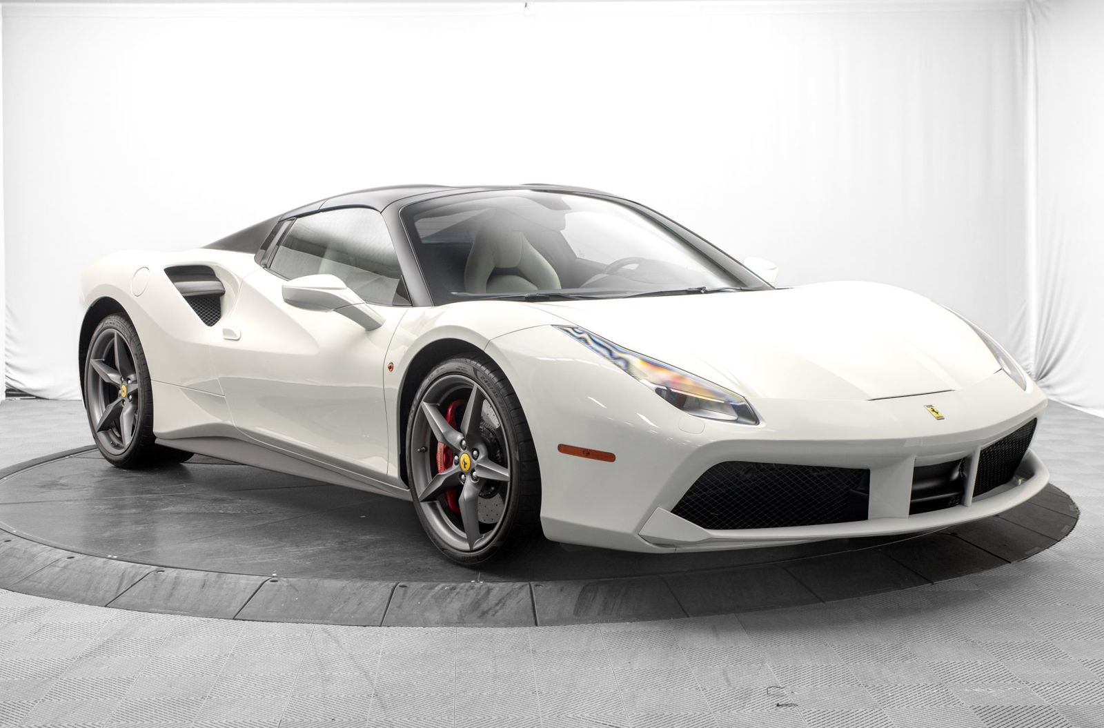 Used 2018 Ferrari 488 Spider RWD image 9