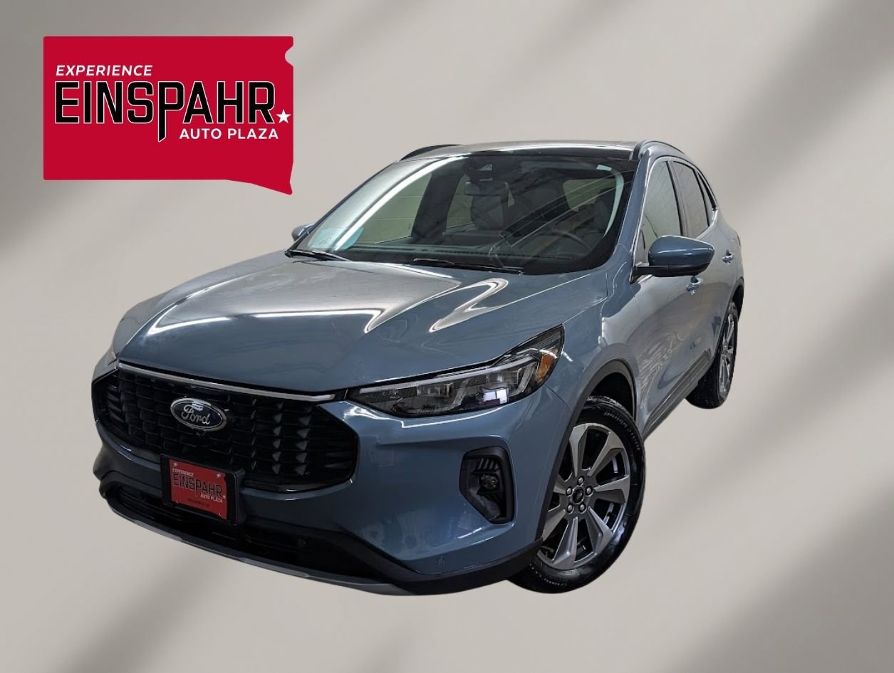 Used 2024 Ford Escape Platinum image 1