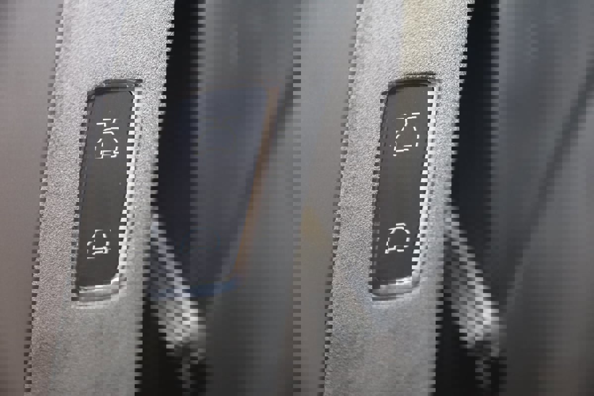 Used 2022 Tesla Model X image 60