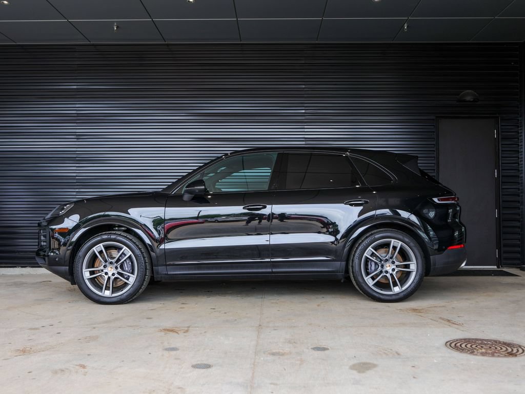 Certified 2025 Porsche Cayenne AWD/4WD image 2