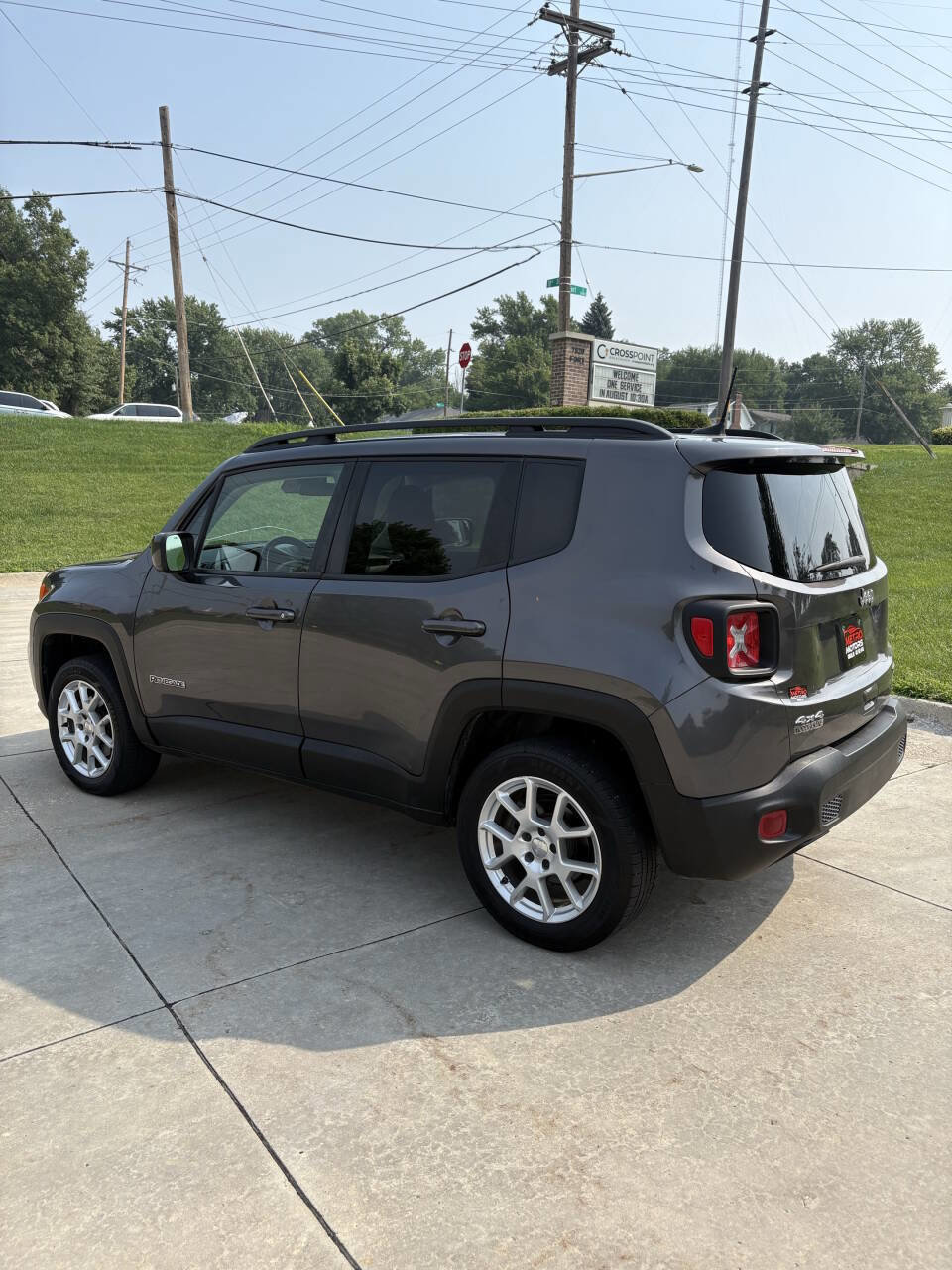 Used 2019 Jeep Renegade Latitude w/ Cold Weather Group AWD/4WD image 5