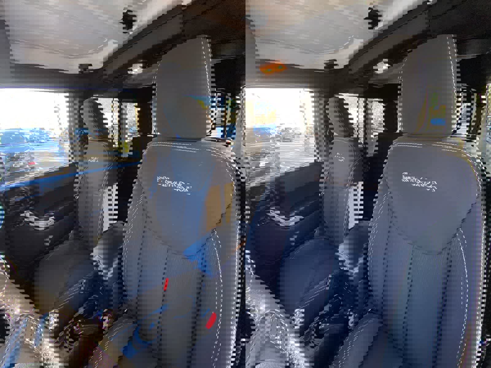 Used 2016 Jeep Wrangler Unlimited Sahara w/ Connectivity Group image 21