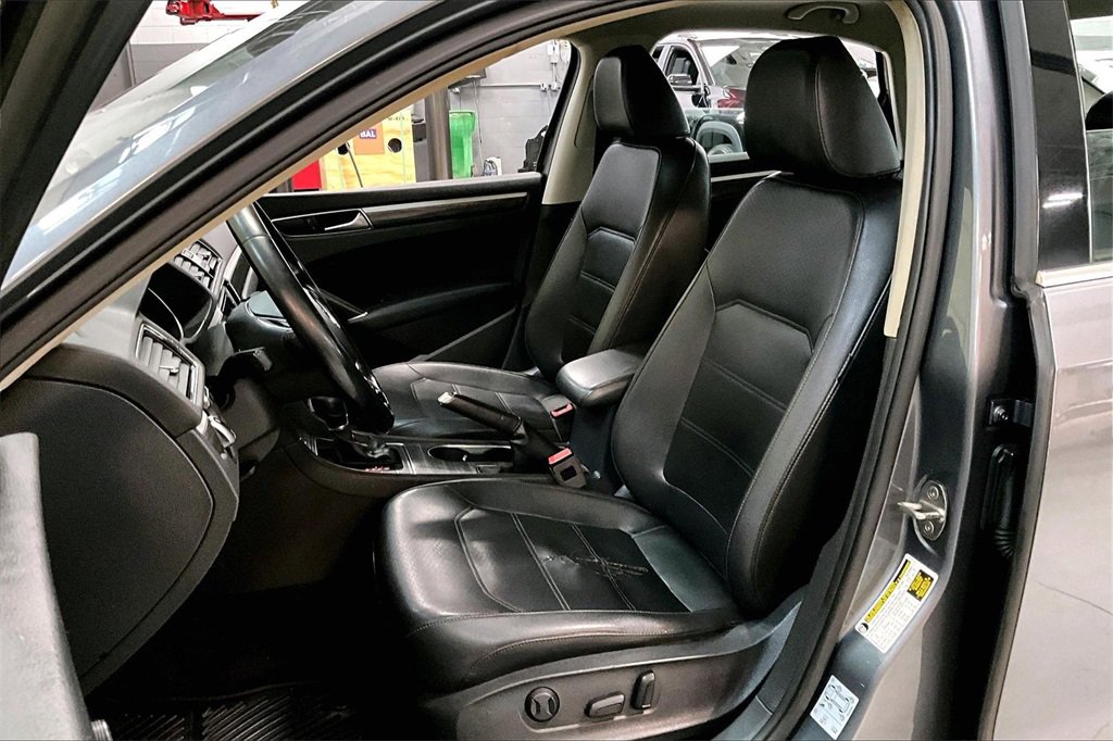 Used 2018 Volkswagen Passat 2.0T SE image 18