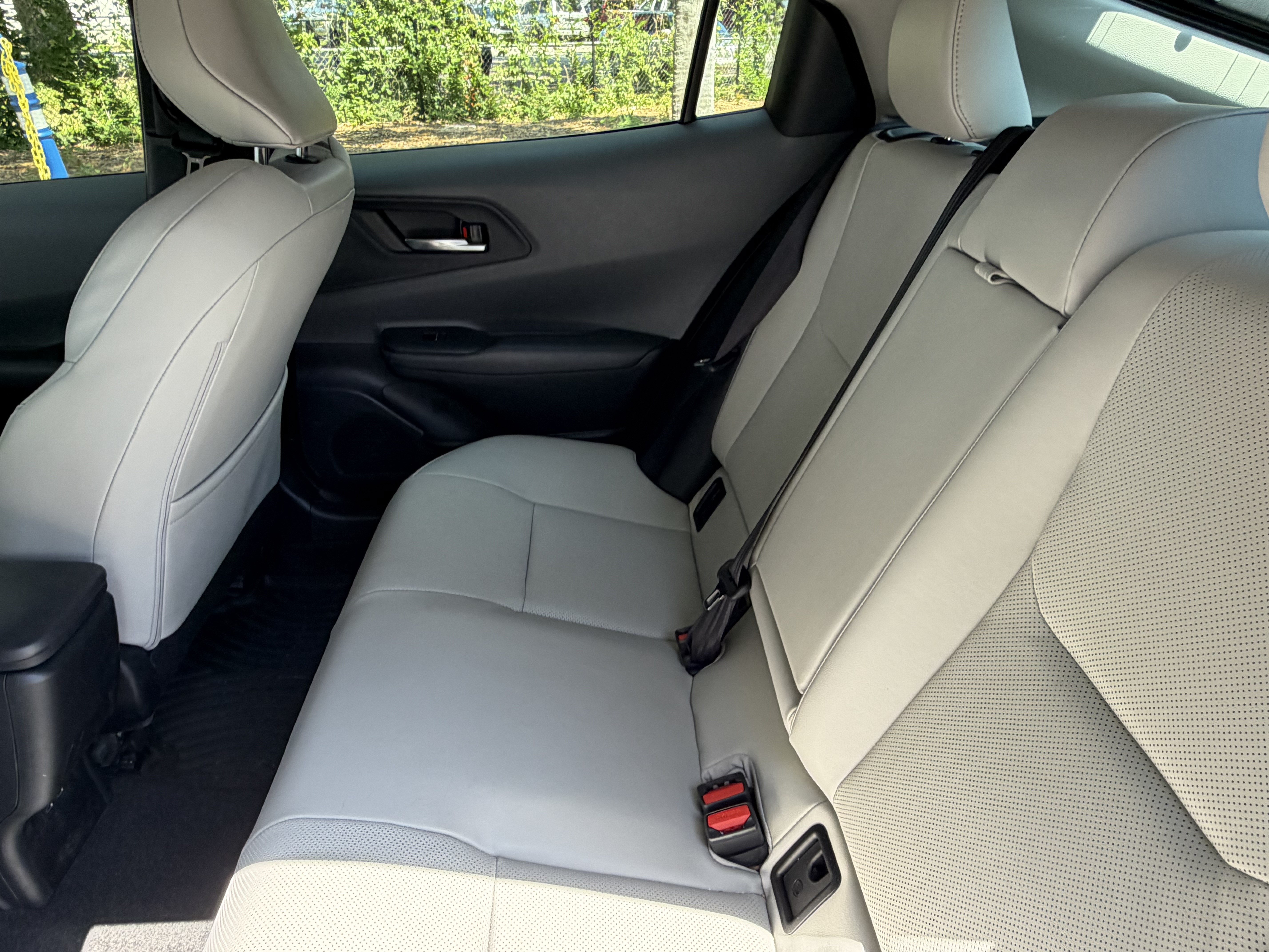 Used 2024 Toyota Prius XLE FWD image 32