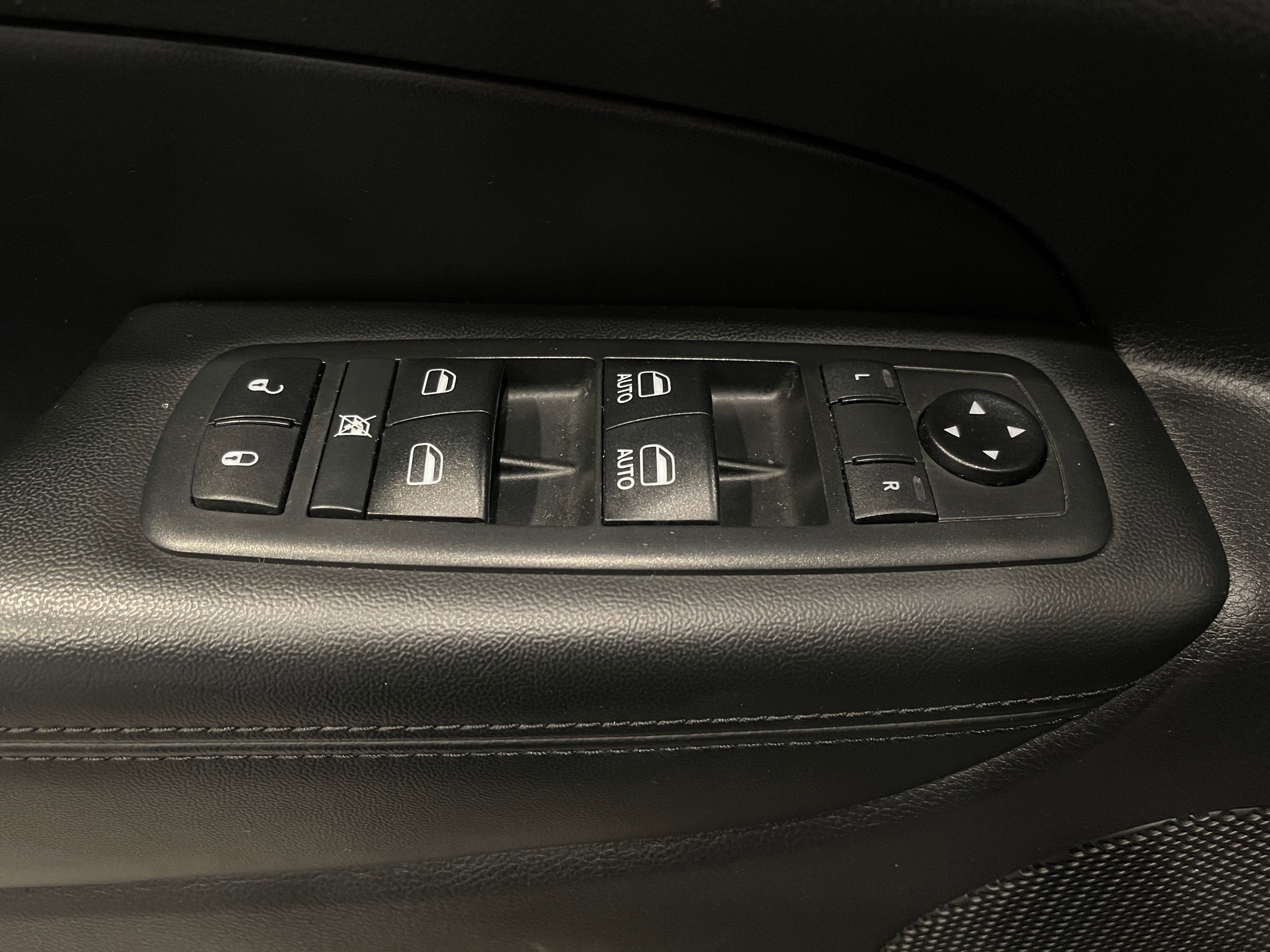 Used 2019 Jeep Grand Cherokee Altitude image 12