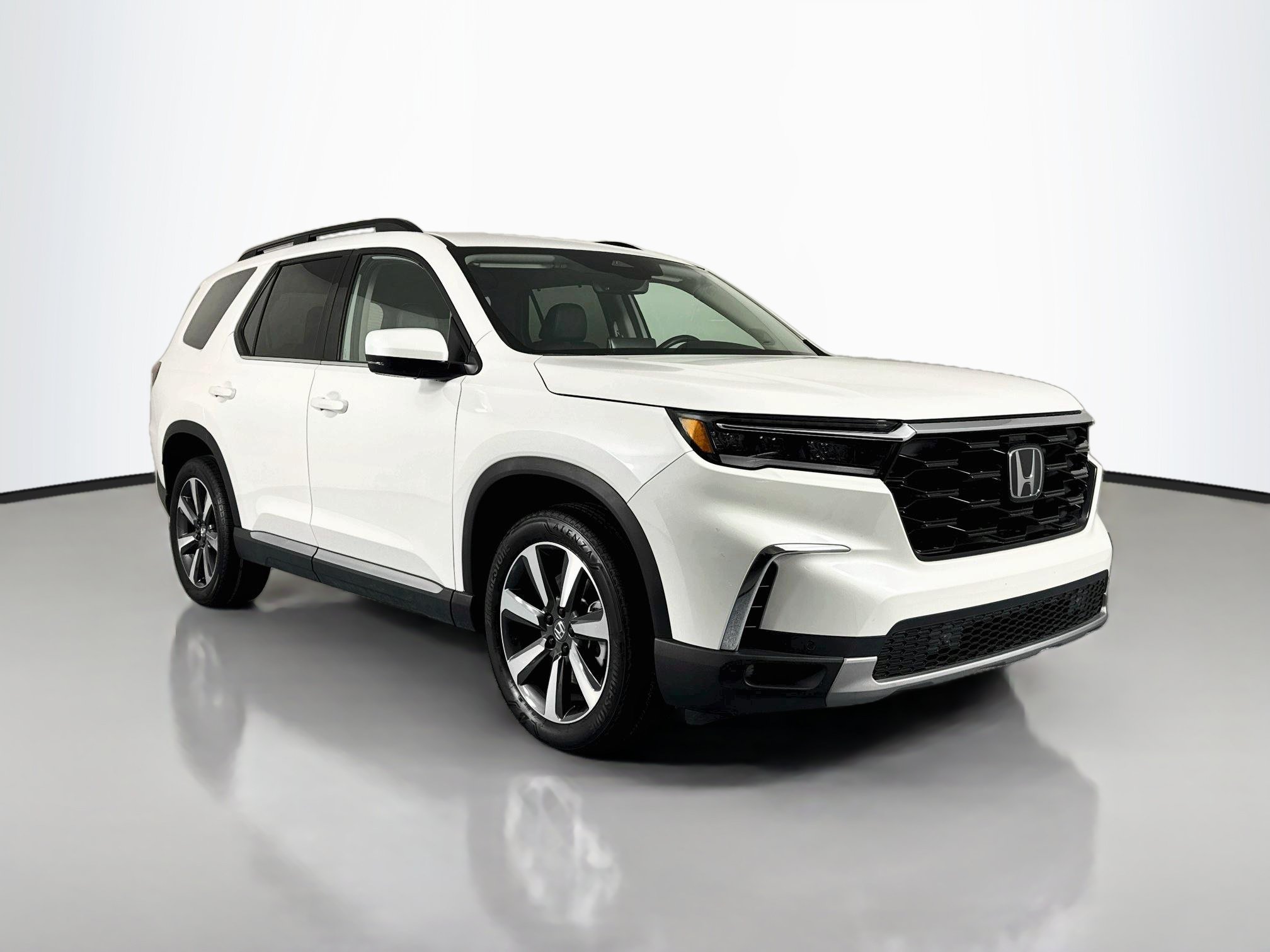 Certified 2024 Honda Pilot Touring image 3