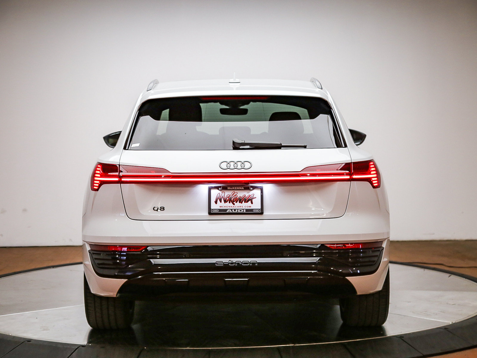 Certified 2024 Audi Q8 e-tron Premium Plus AWD/4WD image 6