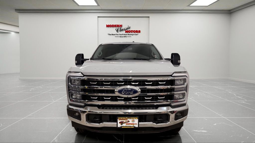 Used 2025 Ford F350 Lariat AWD/4WD image 2