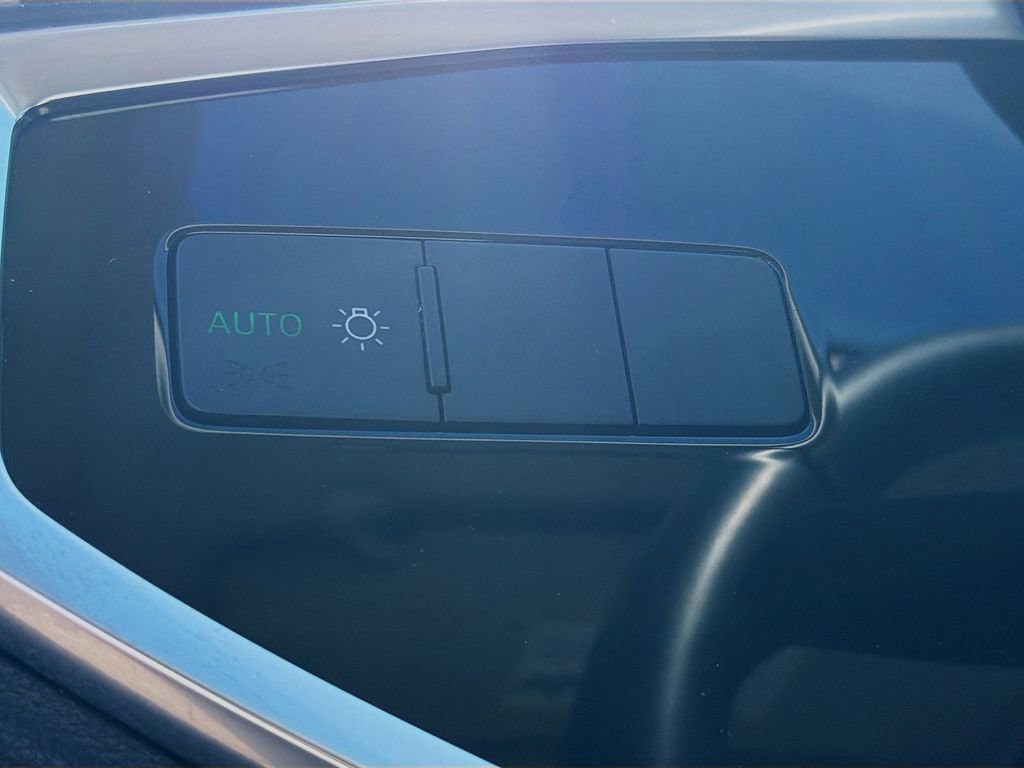 Used 2020 Audi Q3 2.0T Premium image 34