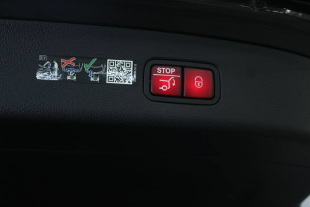 Used 2023 Mercedes-Benz GLC 300 4MATIC image 33