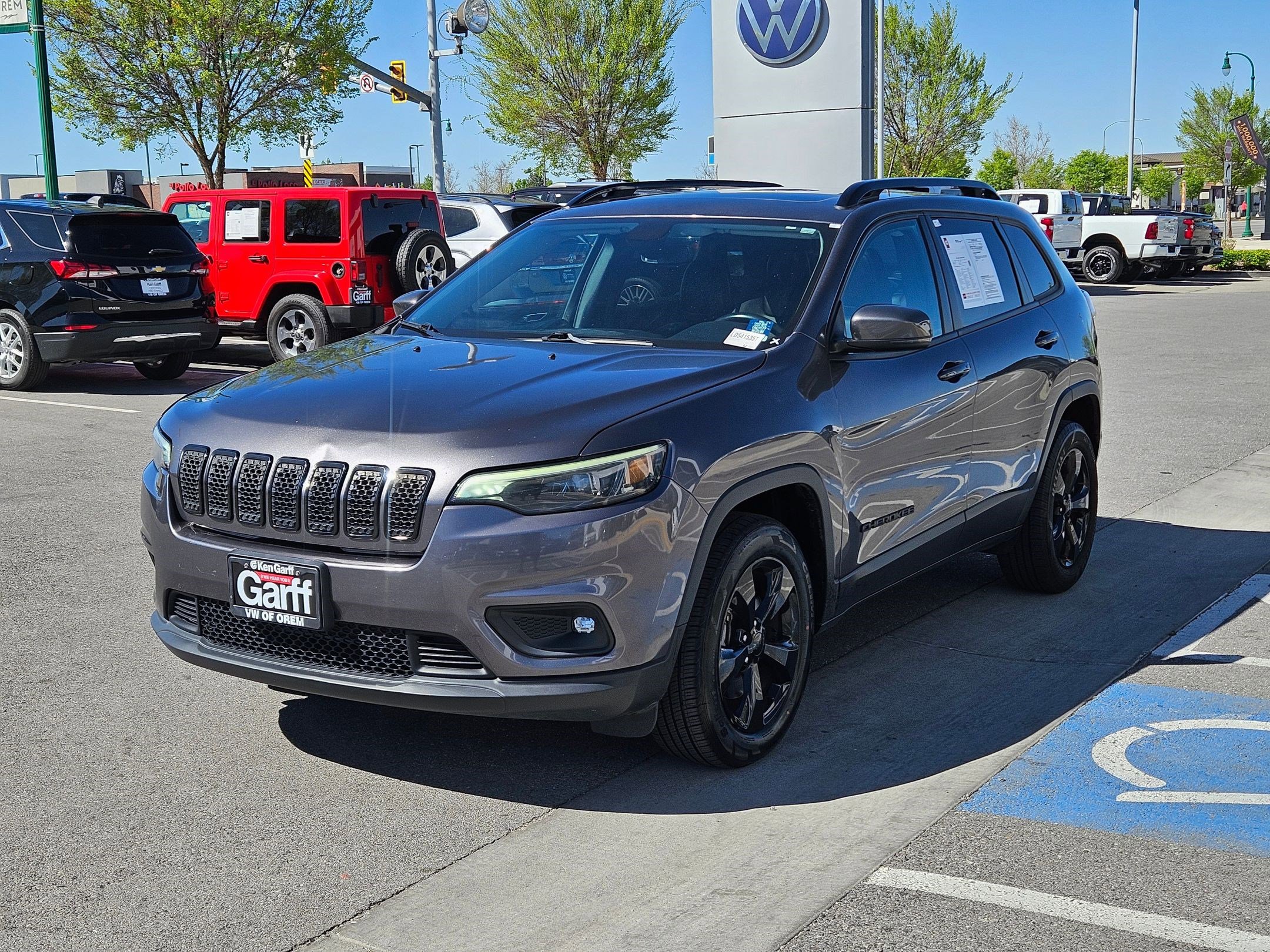 Used 2020 Jeep Cherokee Latitude Plus w/ Cold Weather Group AWD/4WD image 10